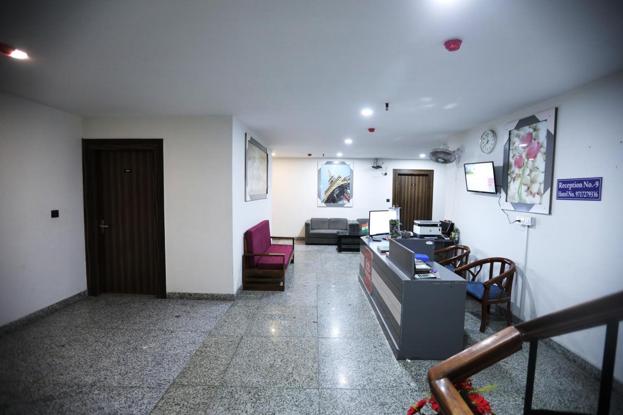 Hotel Noida Grand Sec 58 Экстерьер фото