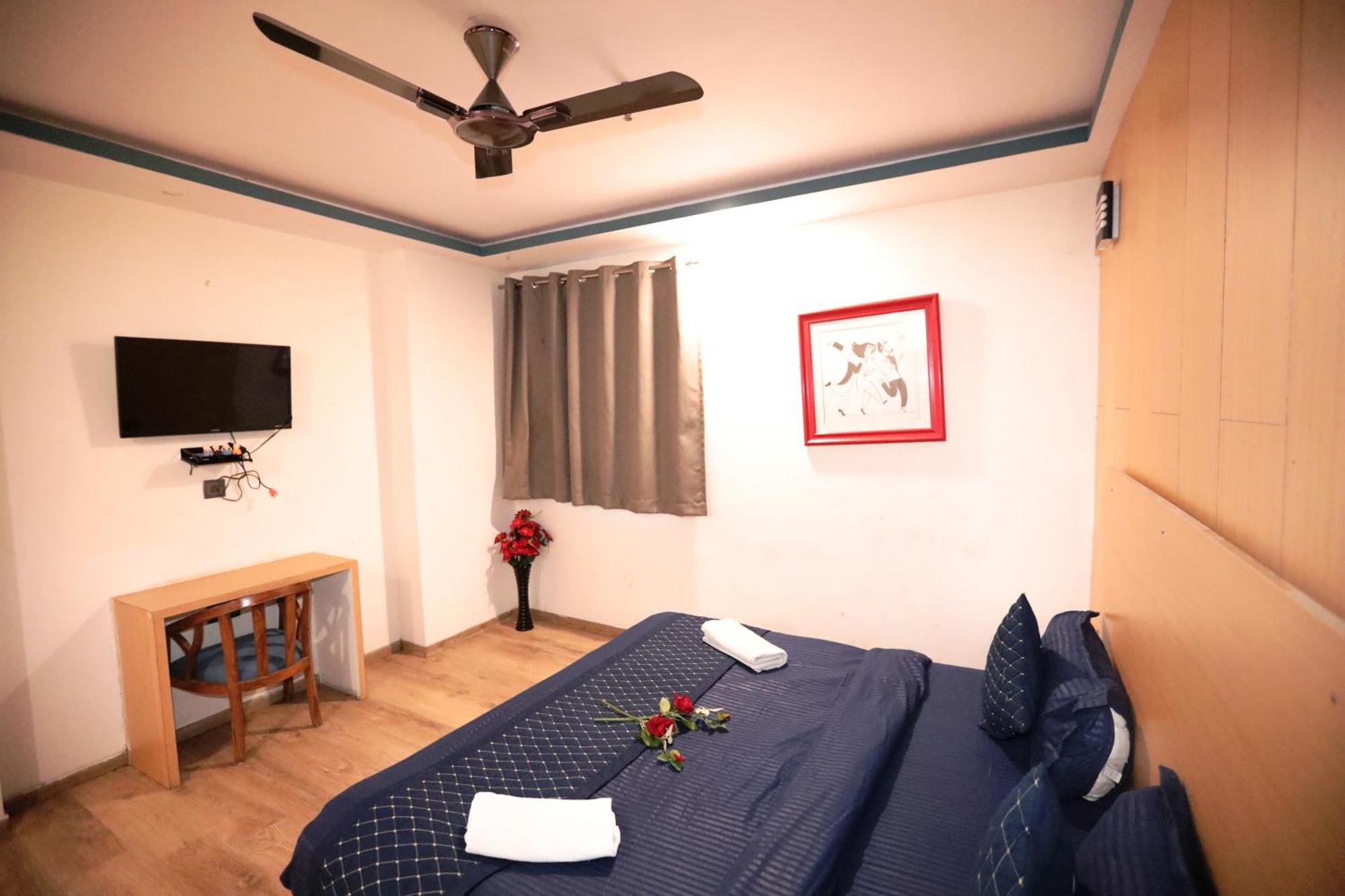 Hotel Noida Grand Sec 58 Экстерьер фото