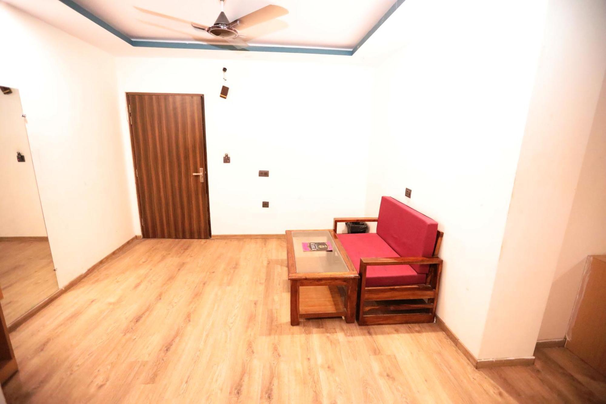 Hotel Noida Grand Sec 58 Экстерьер фото