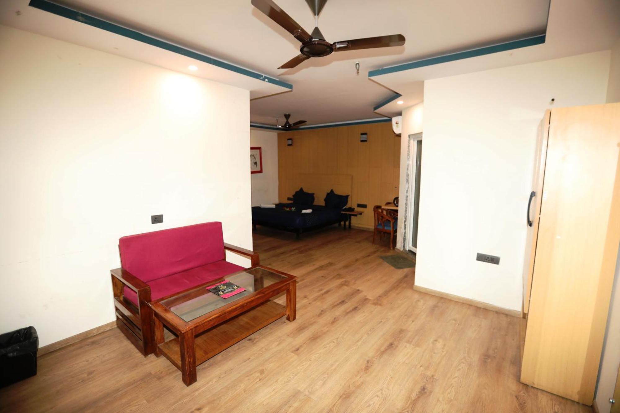 Hotel Noida Grand Sec 58 Экстерьер фото