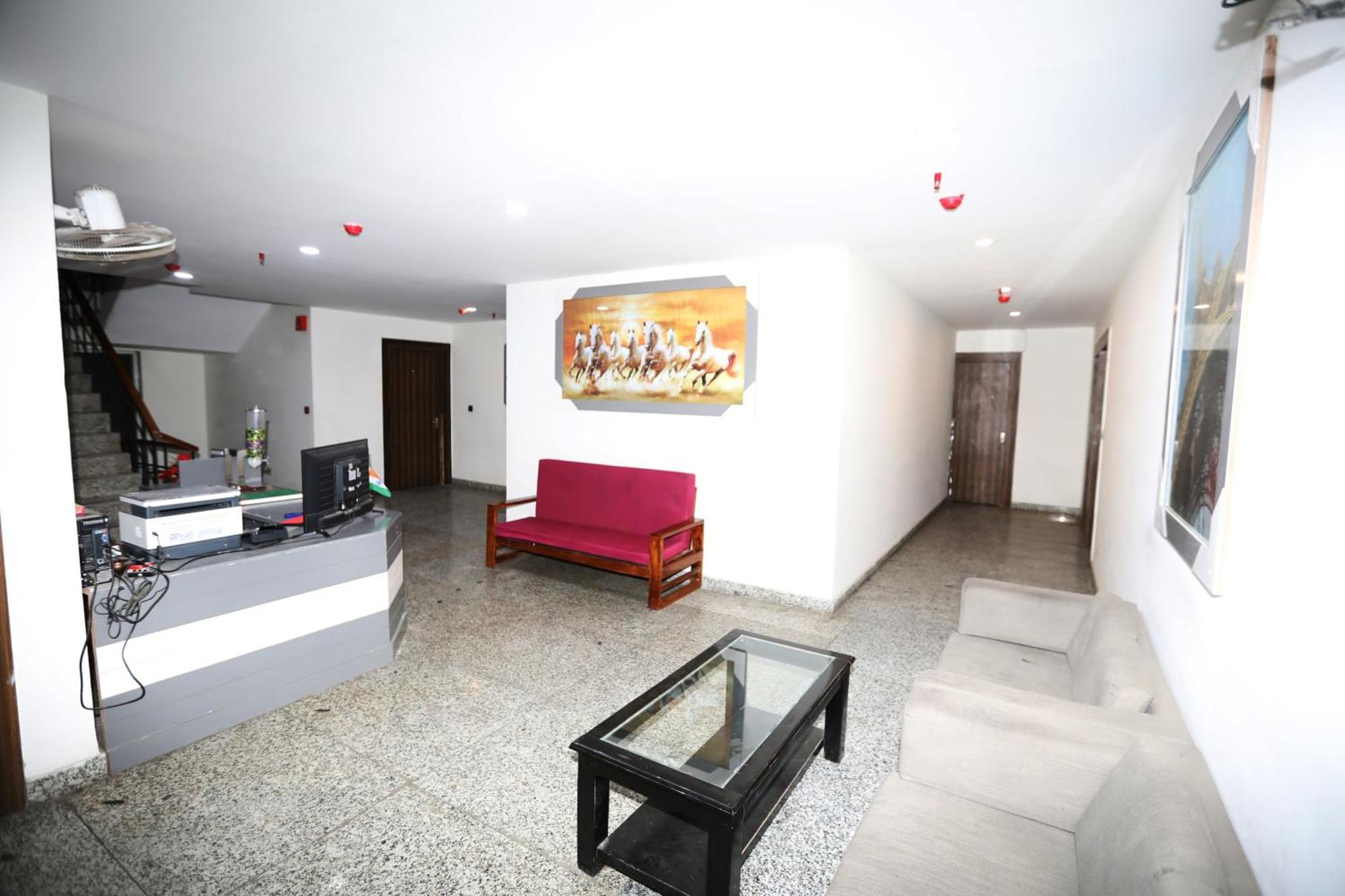Hotel Noida Grand Sec 58 Экстерьер фото