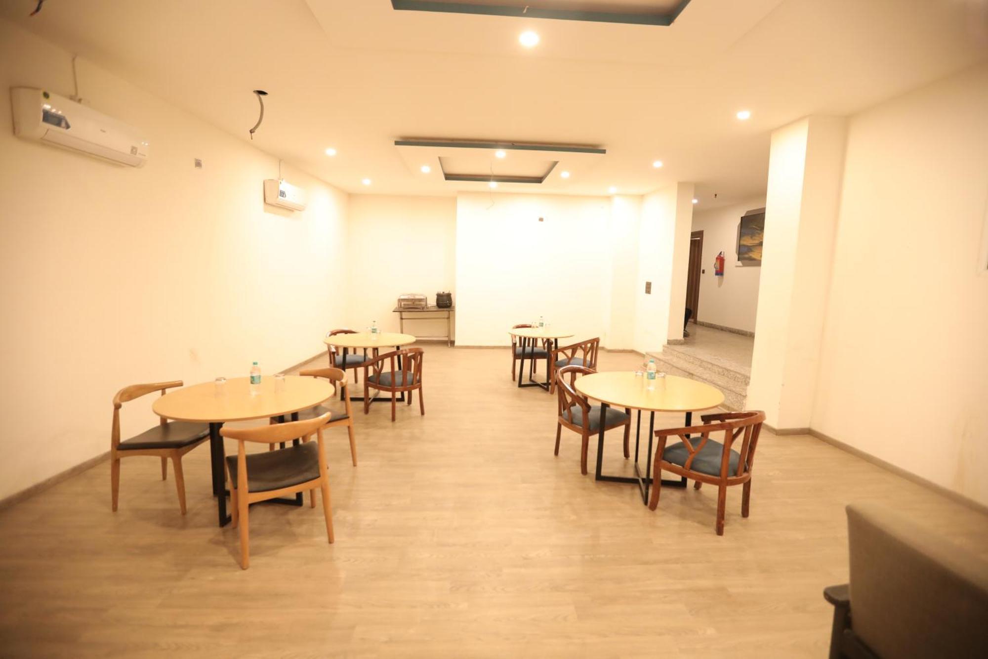 Hotel Noida Grand Sec 58 Экстерьер фото