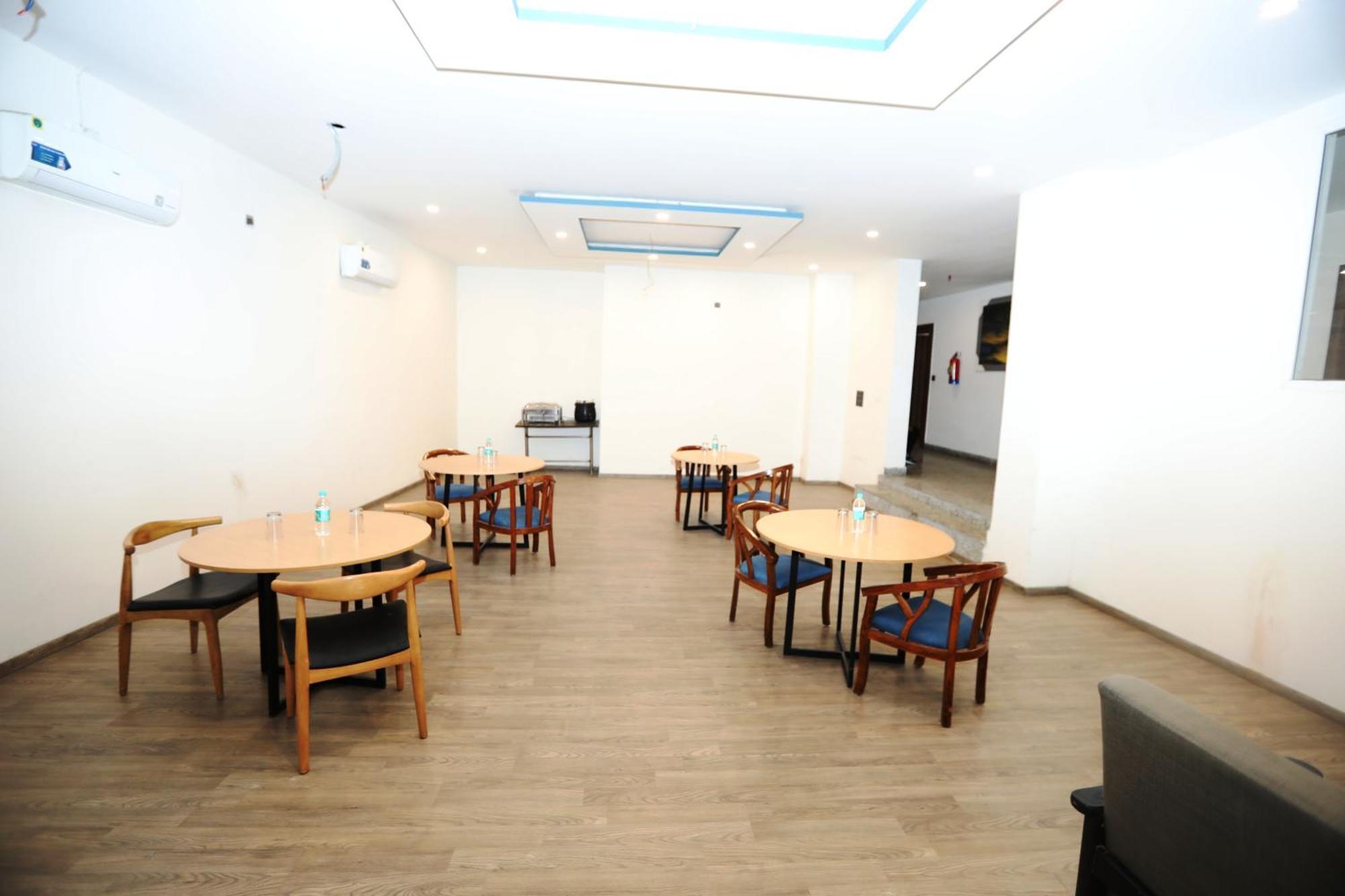 Hotel Noida Grand Sec 58 Экстерьер фото