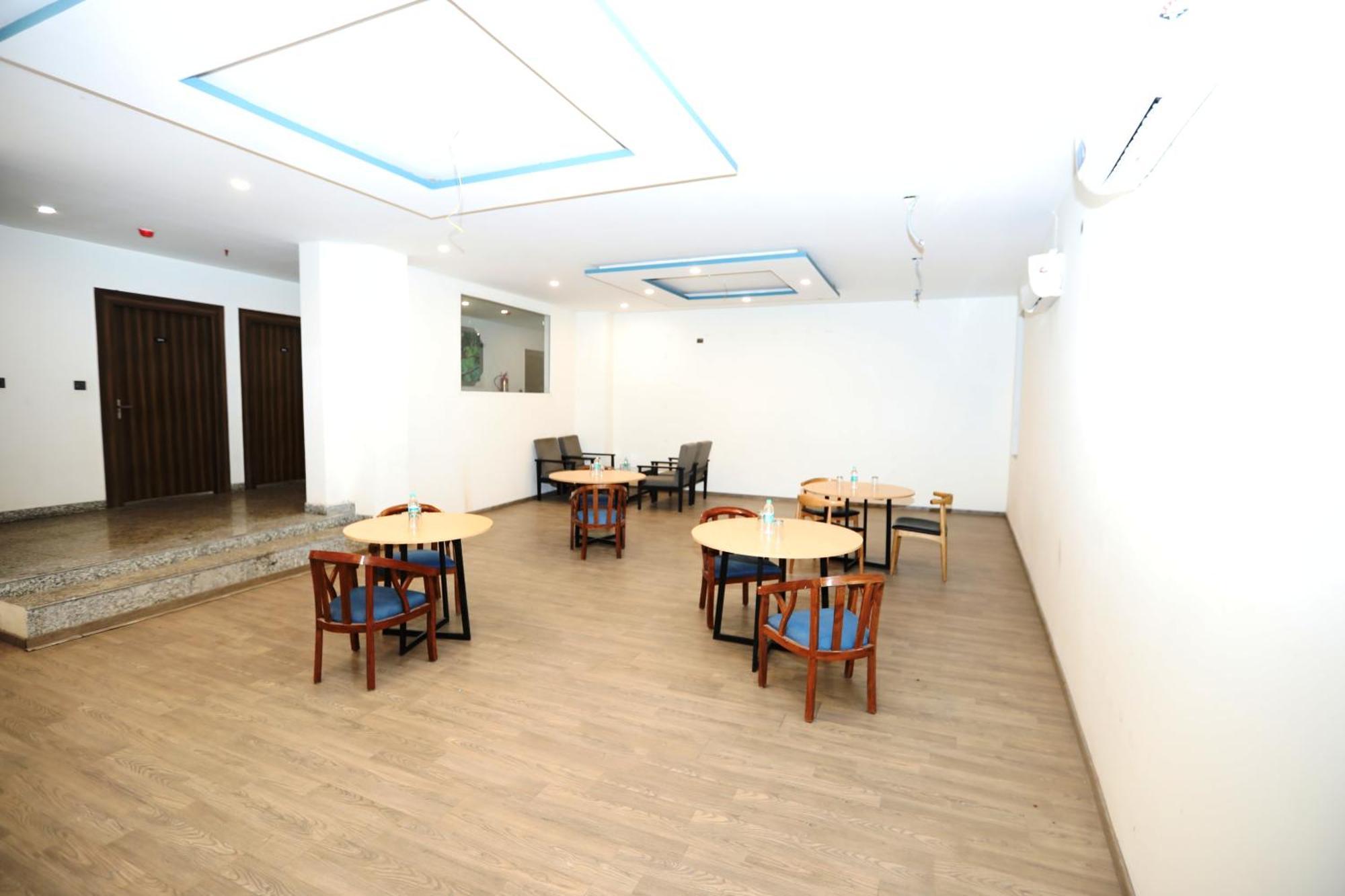 Hotel Noida Grand Sec 58 Экстерьер фото