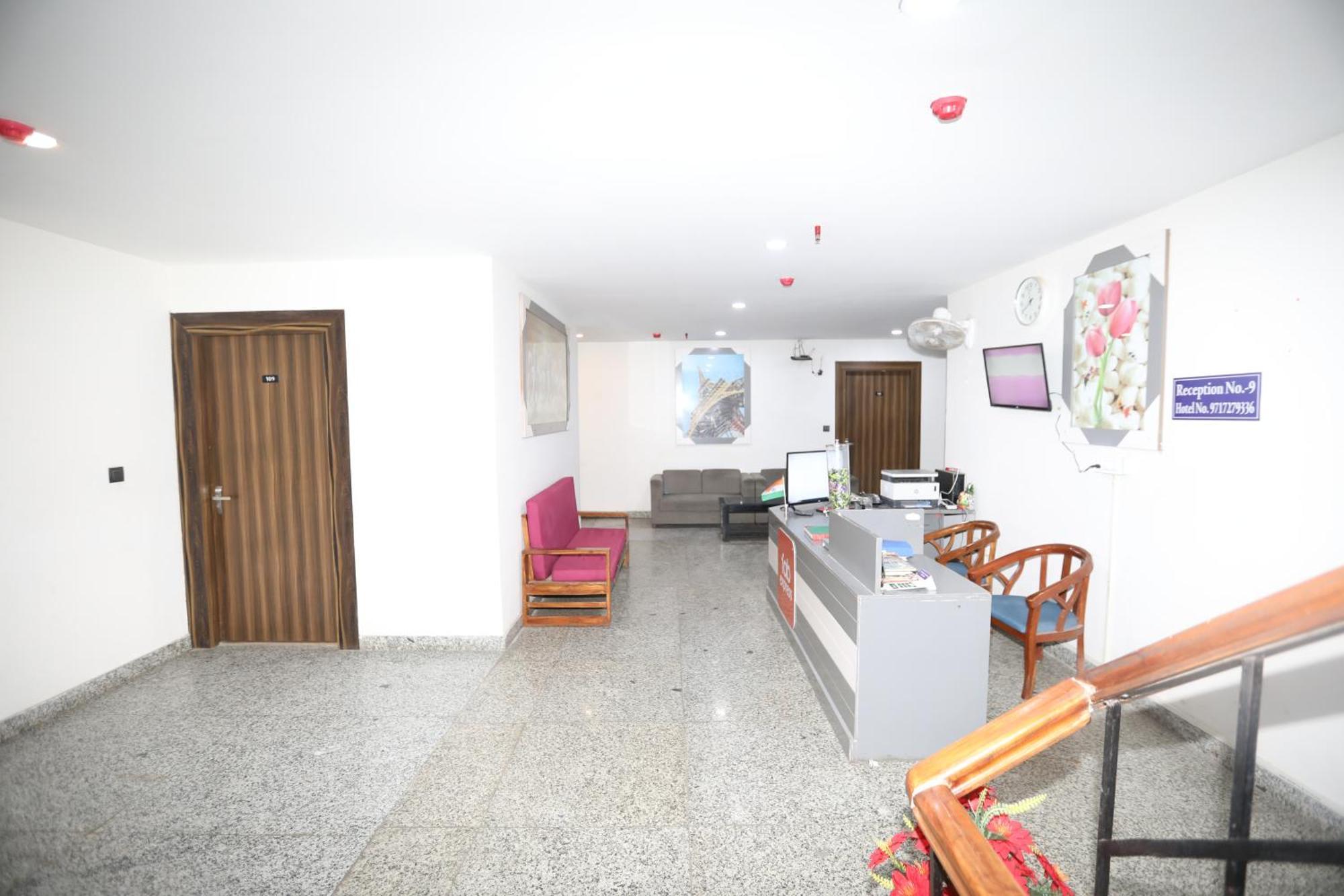 Hotel Noida Grand Sec 58 Экстерьер фото