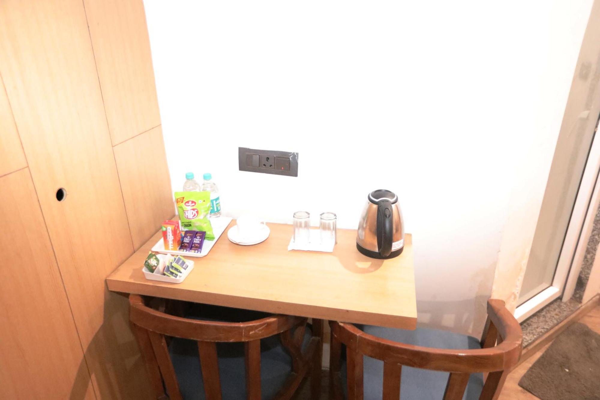 Hotel Noida Grand Sec 58 Экстерьер фото